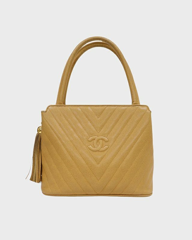 CHANEL キャビアスキンシェブロンステッチタッセル付きハンドバッグ | Hedy