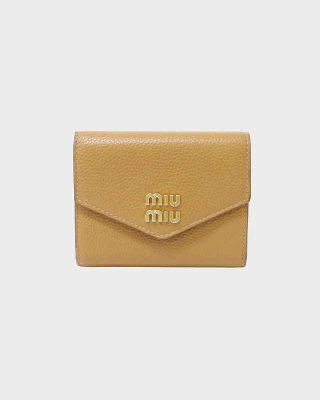 miu miu ロゴレザーコンパクトウォレット | Hedy