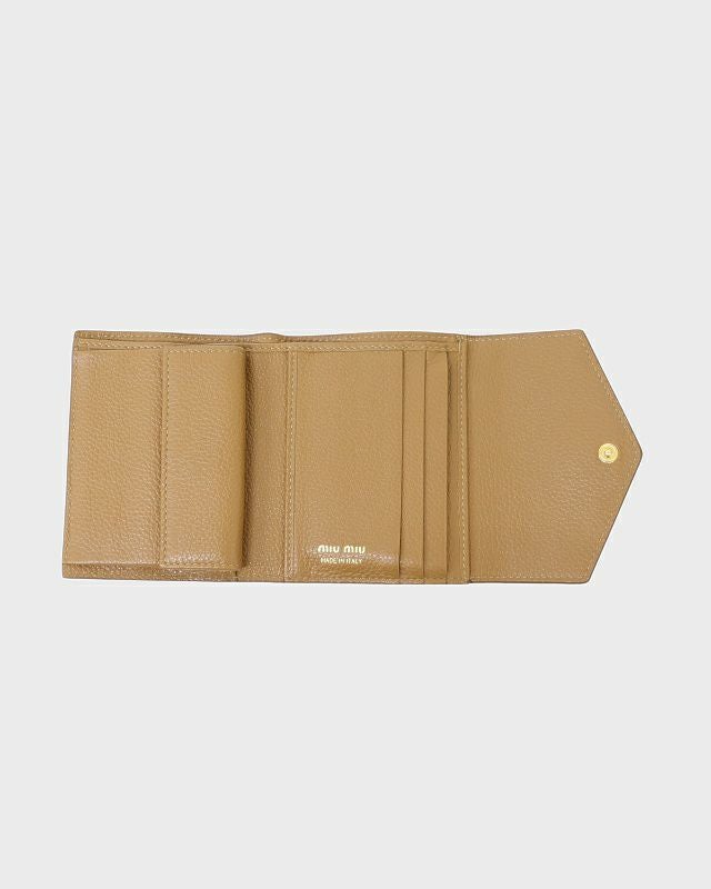 miu miu ロゴレザーコンパクトウォレット | Hedy