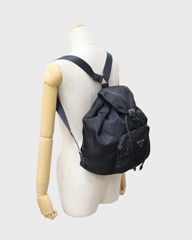 PRADA 三角ロゴ金具ナイロンリュックサック | Hedy