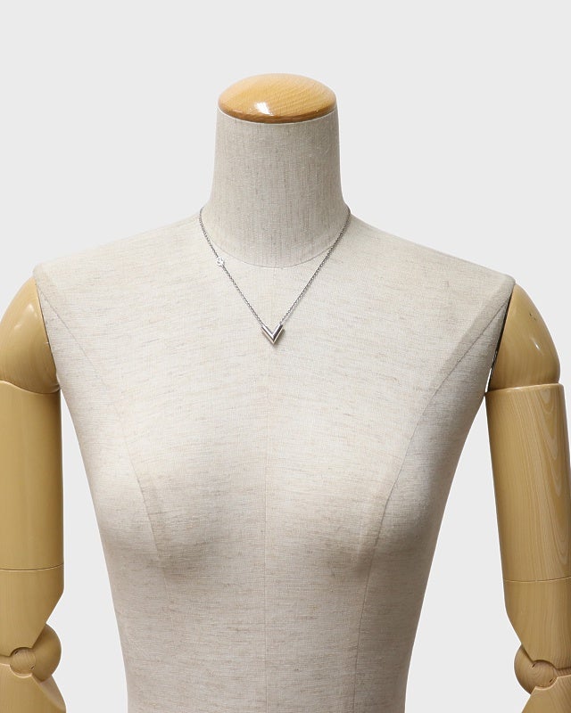 LOUIS VUITTON エッセンシャルVネックレス | Hedy