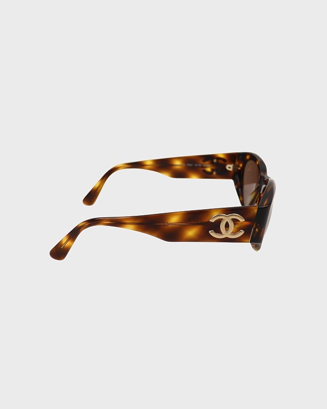 CHANEL べっ甲柄サングラス | Hedy
