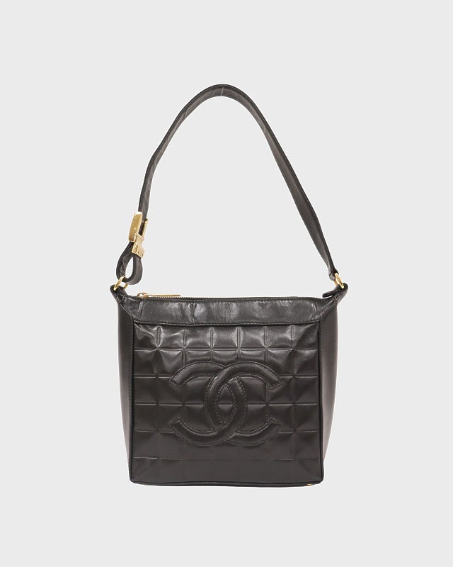 しろねこ☆です♡シャネル チョコバー ショルダーバッグ CHANEL（シャネル） チョコバー ショルダーバッグ ラムスキン ブラック