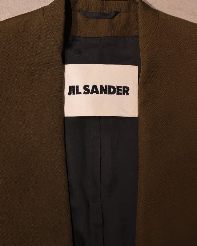 【 新品未使用 】OAMC ノーカラージャケット　カーキ　jil sander JIL SANDER ノーカラーロングジャケット | Hedy