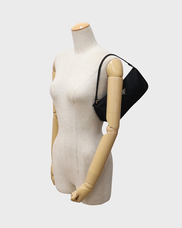 PRADA 三角ロゴ金具ナイロンワンショルダーバッグ | Hedy