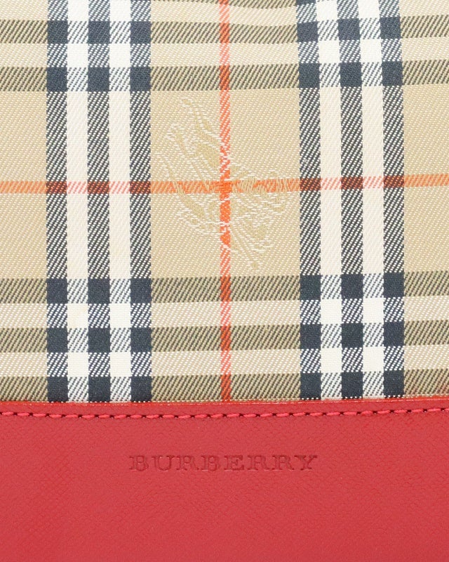 Burberry定番チェック柄ショルダーバッグ　赤 BURBERRY（バッグ ・ レッド/赤色系）のフリマアイテム一覧