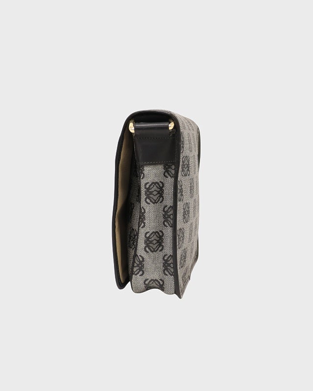 LOEWE♡アナグラム柄ショルダーバッグ LOEWE アナグラムショルダーバッグ | Hedy