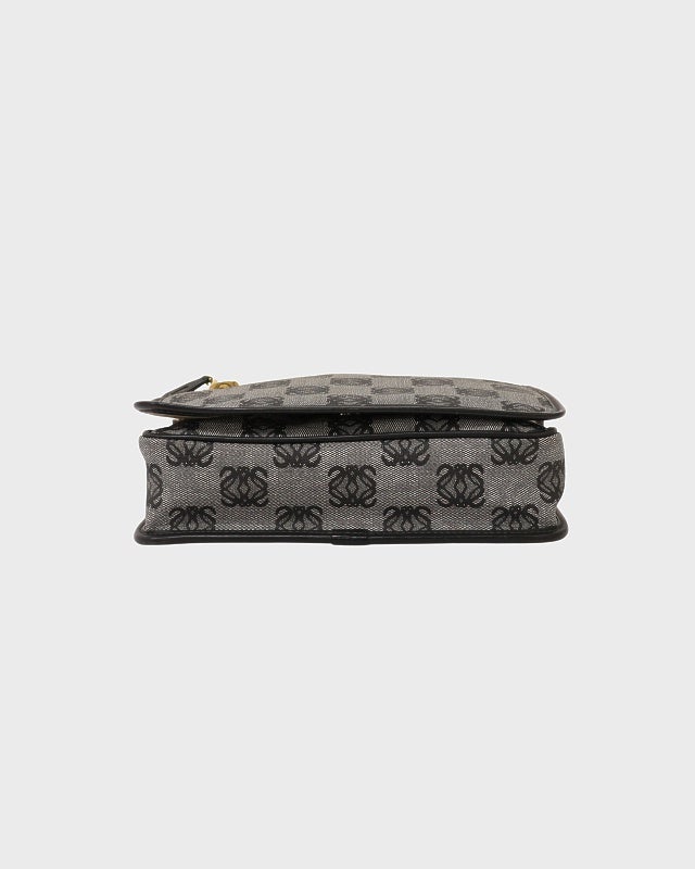 LOEWE♡アナグラム柄ショルダーバッグ LOEWE アナグラムショルダーバッグ | Hedy