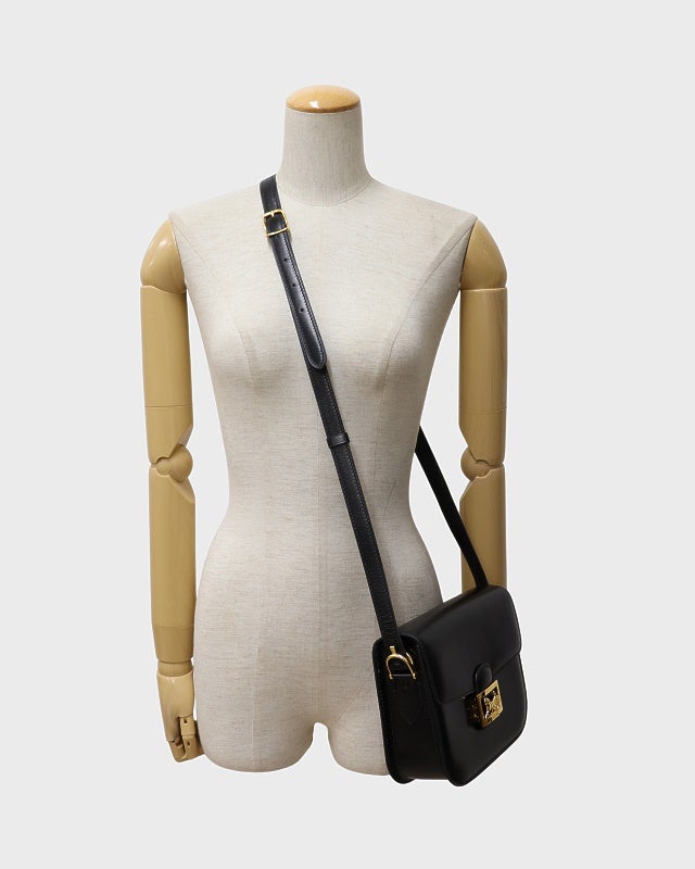 ★希少★馬車金具　レザー　ショルダーバッグ CELINE 馬車金具レザーショルダーバッグ | Hedy