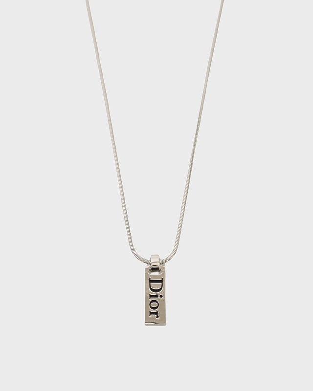 Dior ロゴネックレス DIOR ロゴプレートネックレス | Hedy
