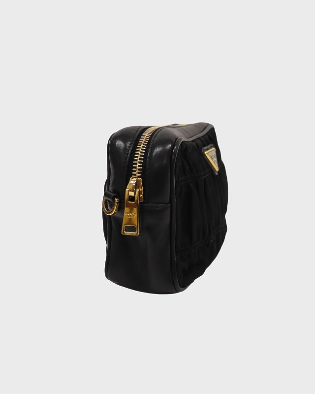 PRADA 三角ロゴ金具ギャザーショルダーバッグ | Hedy