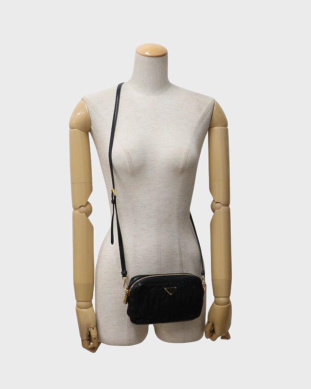 PRADA ボディバッグ 三角プレート ロゴ金具 キャンバス PRADA プラダ ボディバッグ 三角ロゴプレート LAMPO 白タグ 黒 2層の