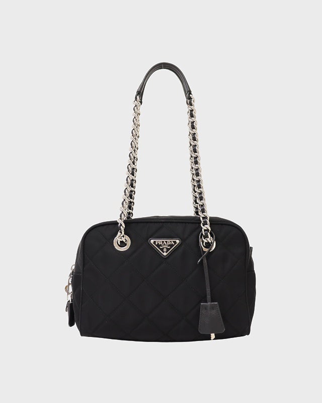 PRADA ビジネスバッグ　ギャザー キルティング　ブラック　三角プレート PRADA 三角ロゴ金具キルティングナイロンチェーントートバッグ | Hedy