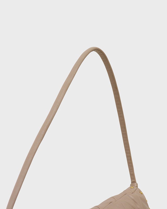 miu miu スタッズキルティングレザーワンショルダーバッグ | Hedy