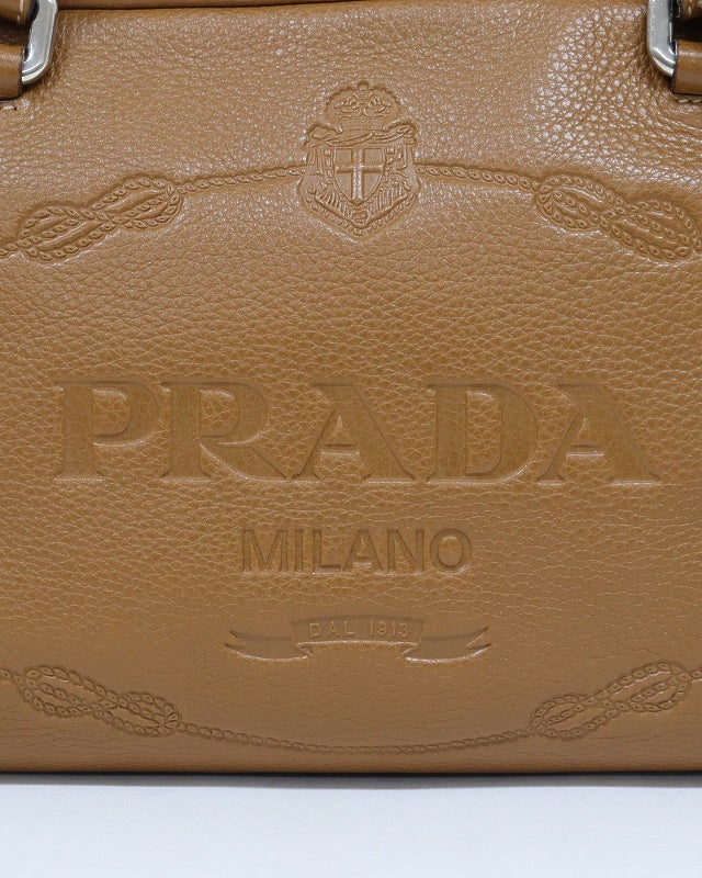 PRADA ロゴエンボスレザーハンドバッグ | Hedy