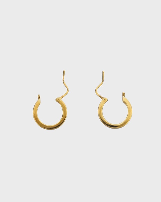miu miuロゴ エナメル ピアス miu miu ロゴエナメルピアス | Hedy