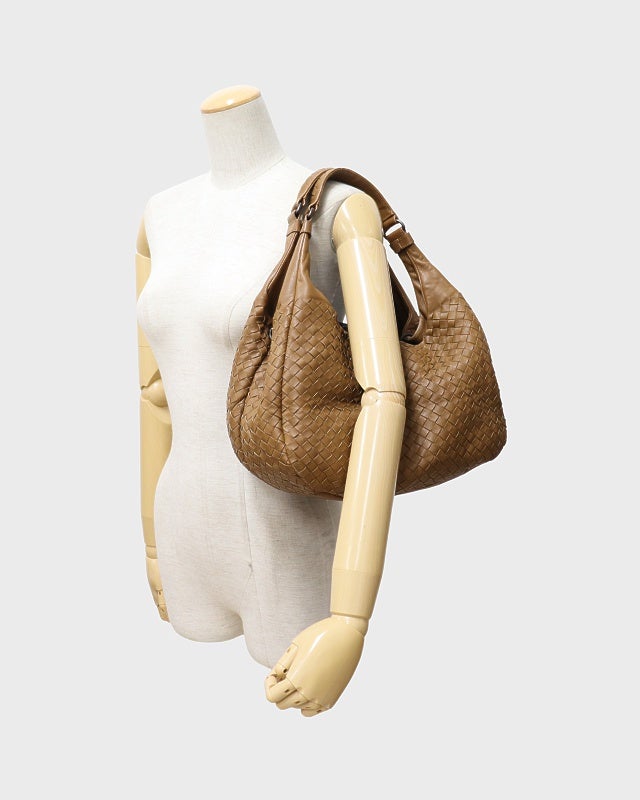 BOTTEGA VENETA イントレチャートハンドバッグ カンパーナ ホーボー BOTTEGA VENETA イントレチャートカンパーナレザーハンドバッグ | Hedy