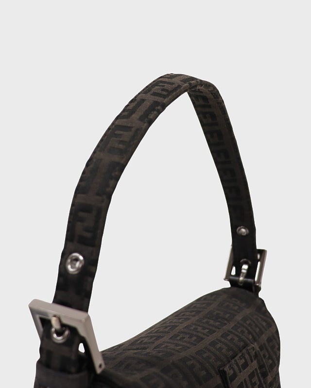 FENDI ズッキーノ　ショルダーバッグ　マンマバケット　フラップ　ブラック FENDI フェンディ マンマバケット ズッキーノ ショルダーバッグ