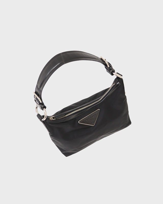 ⌘*⌘様 【PRADA】ナイロン ショルダーバッグ ブラック 三角ロゴ PRADA（プラダ） 極 美品 三角ロゴ プレート 金具 テスート ナイロン