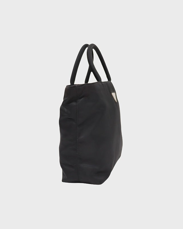 プラダリバーシブル三角ロゴハンドバッグ PRADA（プラダ） 三角ロゴプレート リバーシブル タータンチェック