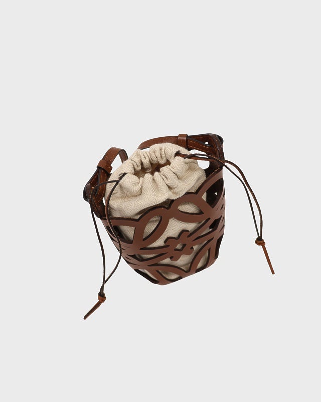 LOEWE アナグラム カットアウトポケットショルダーバッグ | Hedy