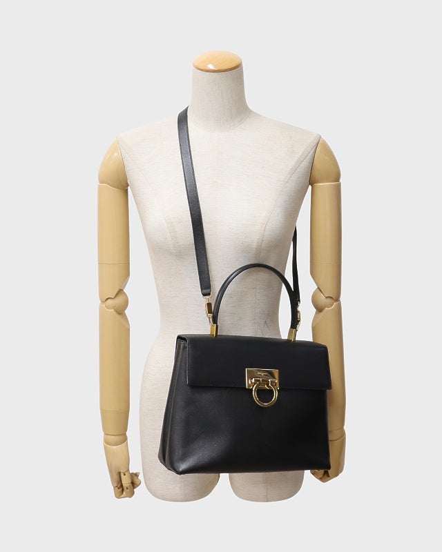 希少【Salvatore Ferragamo】ボディバッグ　ガンチーニ金具 Ferragamo ガンチーニ金具2Wayバッグ | Hedy