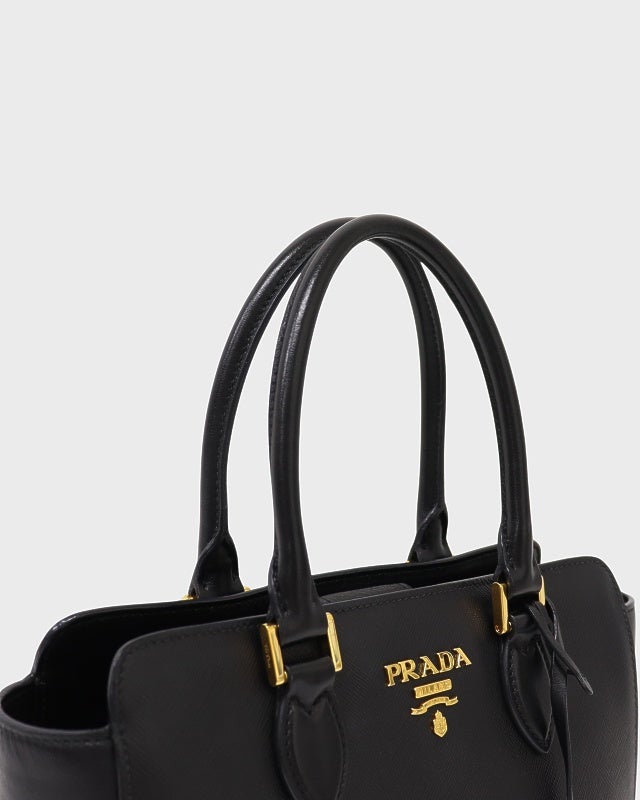 PRADA ロゴ金具レザーハンドバッグ | Hedy