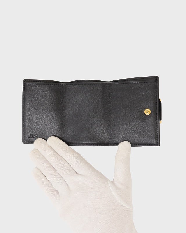 FENDI ロゴ金具レザーコンパクトウォレット | Hedy