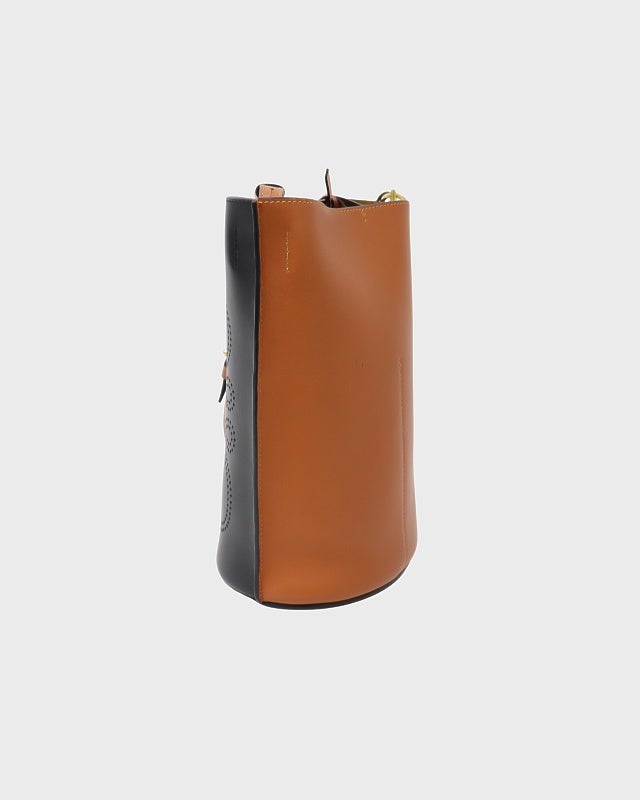 LOEWE アナグラム ゲートバケット レザーショルダーバッグ | Hedy