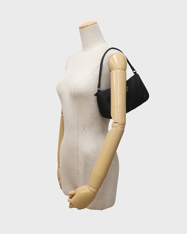 PRADA 三角ロゴ金具ナイロンワンショルダーバッグ | Hedy