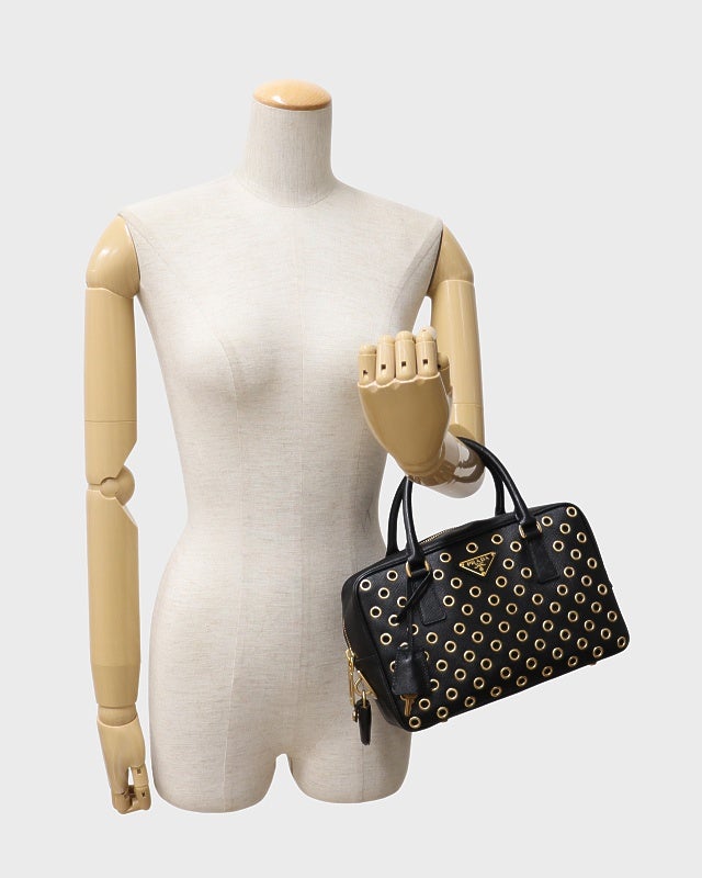 PRADA 三角ロゴ金具サフィアーノパンチングハンドバッグ | Hedy