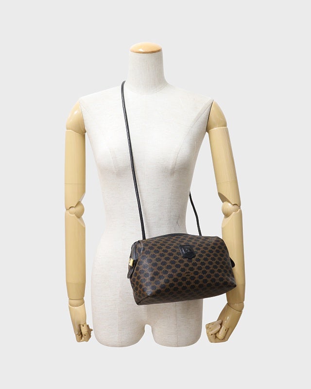 ⭐︎セリーヌ　ディフュージョン⭐︎マカダム柄＊ショルダーバッグ＊レア CELINE マカダム柄ブラゾン刻印ショルダーバッグ | Hedy