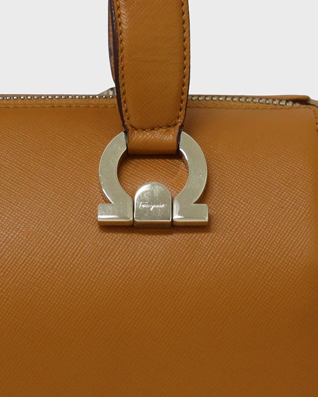 Ferragamo ガンチーニ金具サフィアーノレザー2Wayバッグ | Hedy
