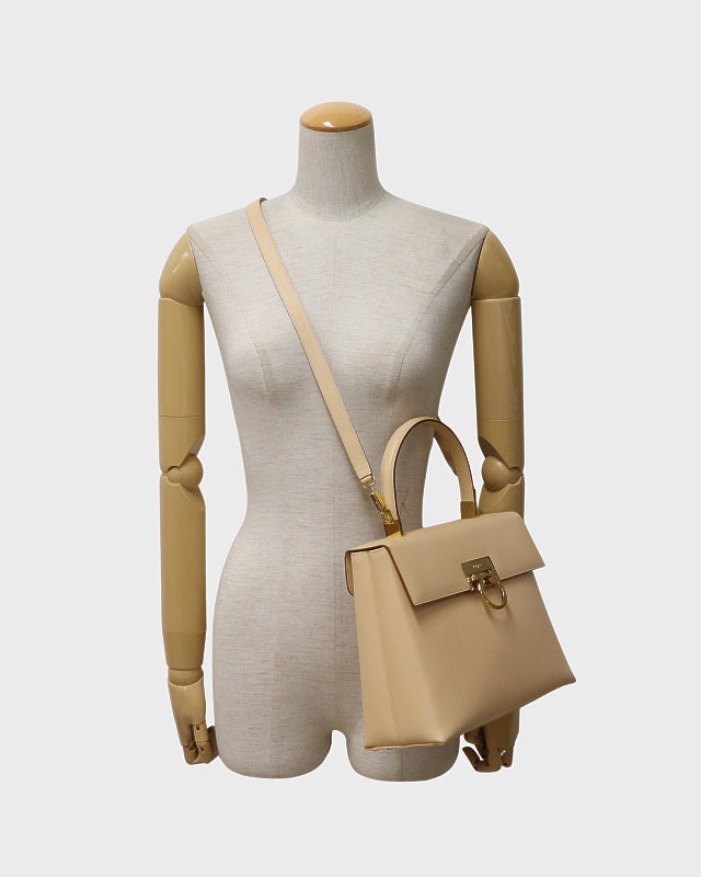 Ferragamo ガンチーニ金具2Wayバッグ | Hedy