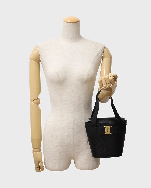 Ferragamo VARA金具型押しレザーハンドバッグ | Hedy