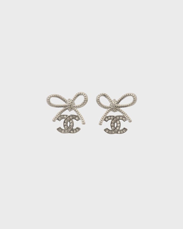 【Myday公式アカウント01 】CHANEL ロゴ　ストーン ピアス(片耳用) CHANEL COCOリボンラインストーンピアス | Hedy