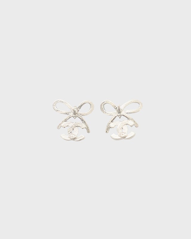 CHANEL COCOリボンラインストーンピアス | Hedy