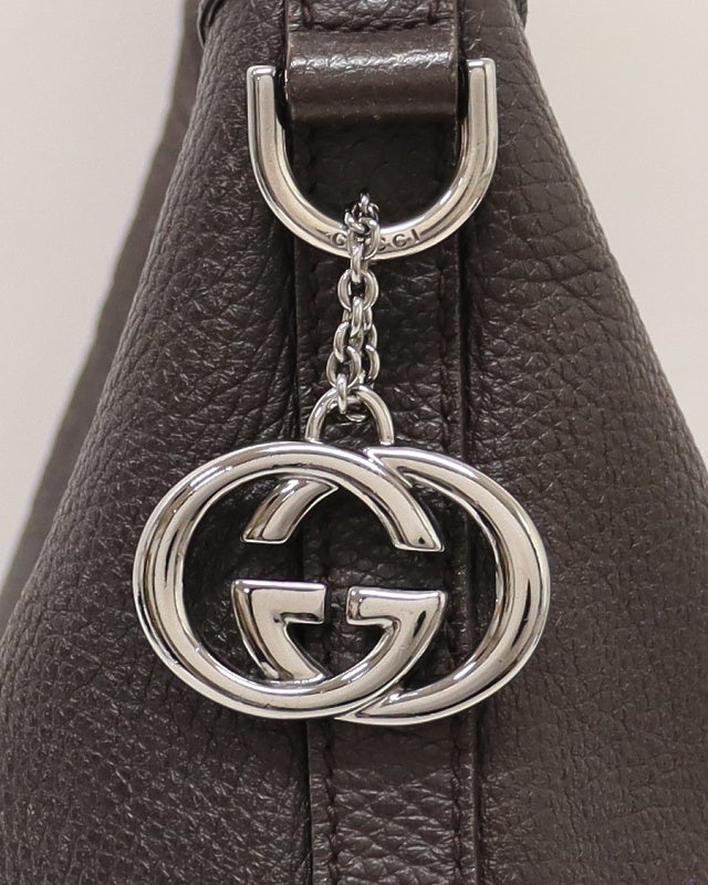 こ*キGUCCI＊チャーム、ショルダー付きバッグ GUCCI チャーム付きレザーワンショルダーバッグ | Hedy