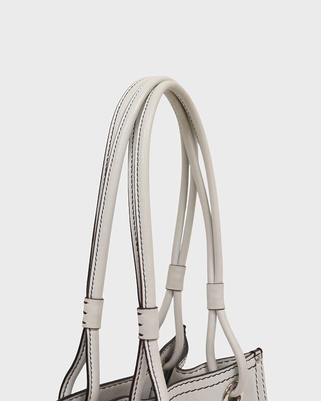 M*i様 【LOEWE】アナグラム エナメルバックル アンダーアームパーティバッ LOEWE アナグラムロゴレザーハンドバッグ | Hedy
