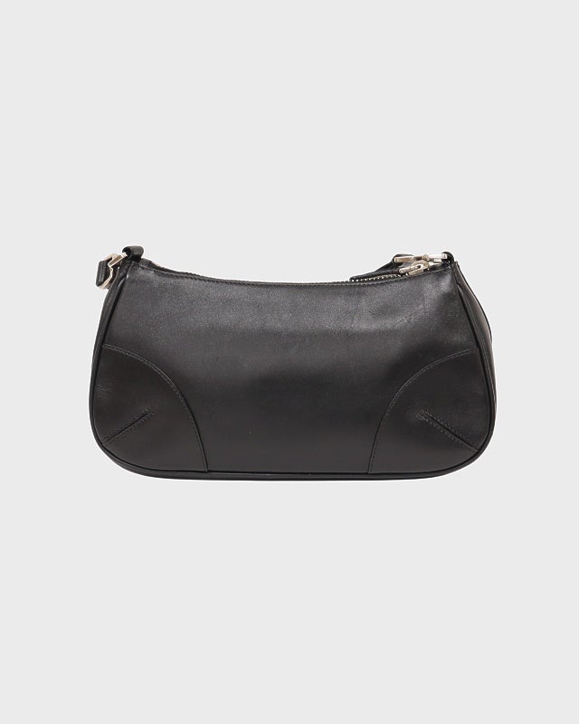 DIESEL RUTENYO ボディバッグ 美品 黒 ロゴ ワンショルダー PRADA ロゴ刻印レザーワンショルダーバッグ | Hedy