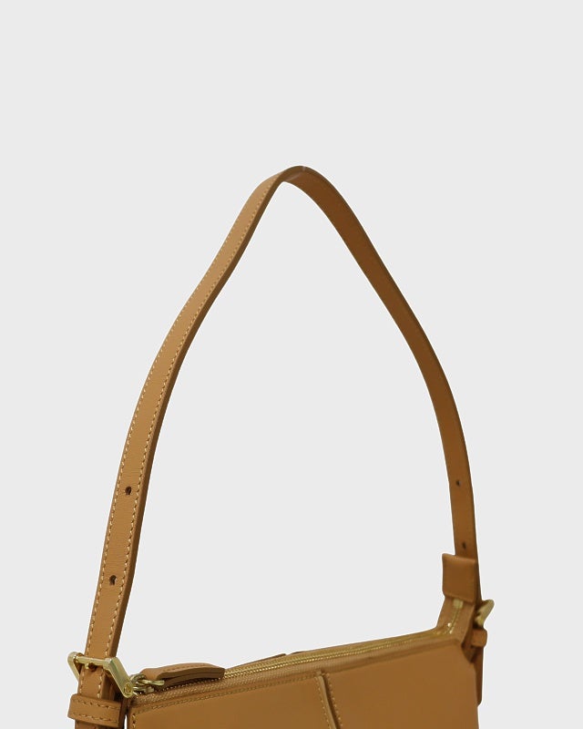 BURBERRY ロゴレザーワンショルダーバッグ | Hedy