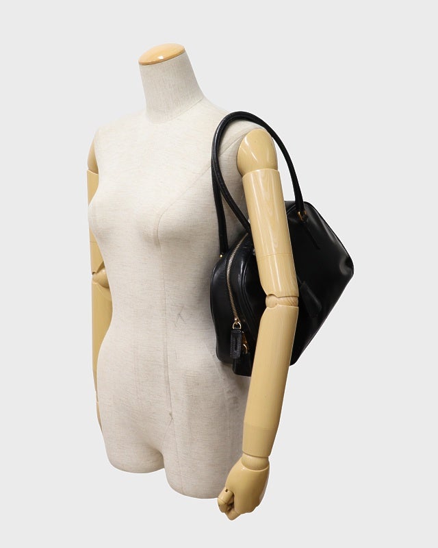 PRADA 三角ロゴ金具レザーハンドバッグ | Hedy
