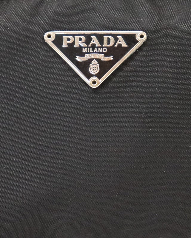 PRADA 三角ロゴ金具ナイロンミニポーチ | Hedy