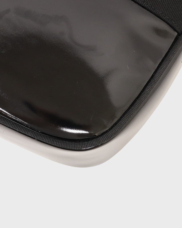 Ferragamo VARA金具パテントレザーショルダーバッグ | Hedy