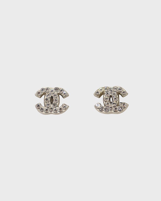 【Myday公式アカウント01 】CHANEL ロゴ　ストーン ピアス(片耳用) CHANEL COCOラインストーンマイクロピアス | Hedy