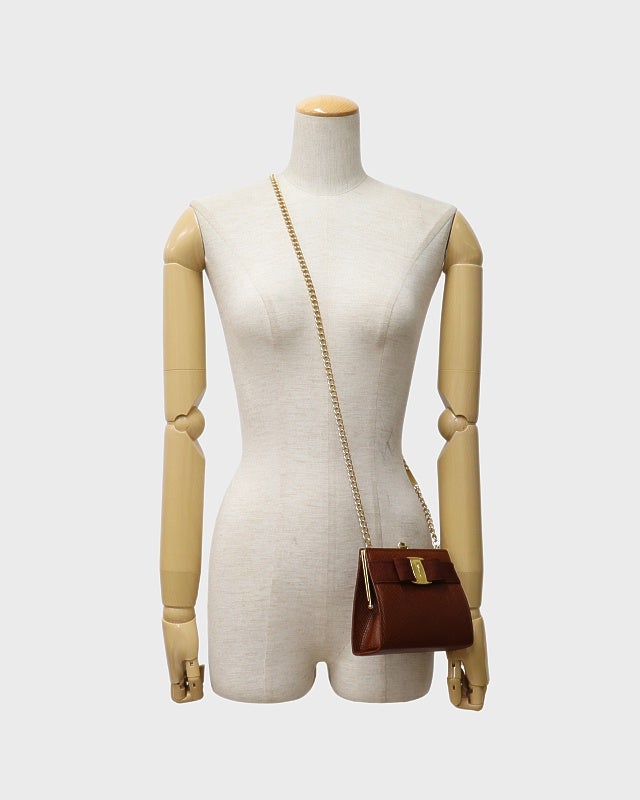 Ferragamo VARA金具チェーンショルダーバッグ | Hedy