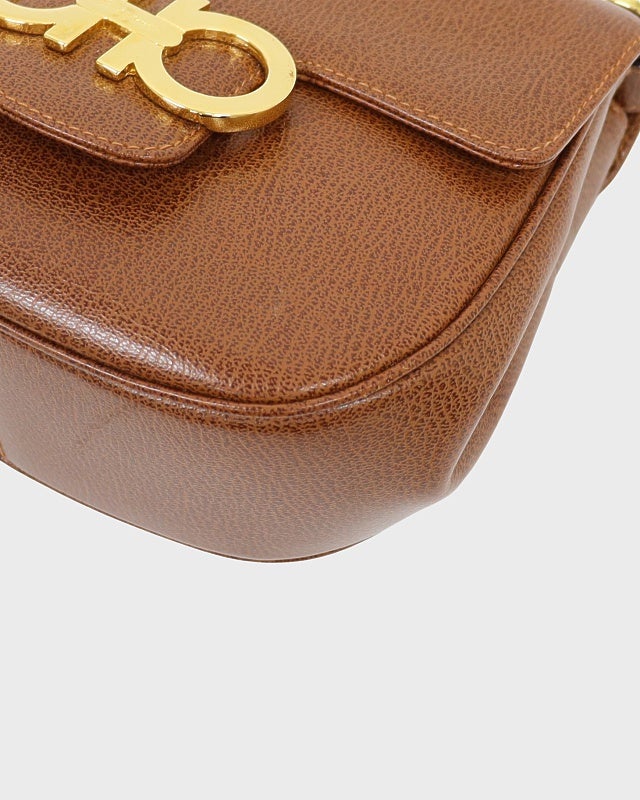 Ferragamo ガンチーニ金具レザーショルダーバッグ | Hedy
