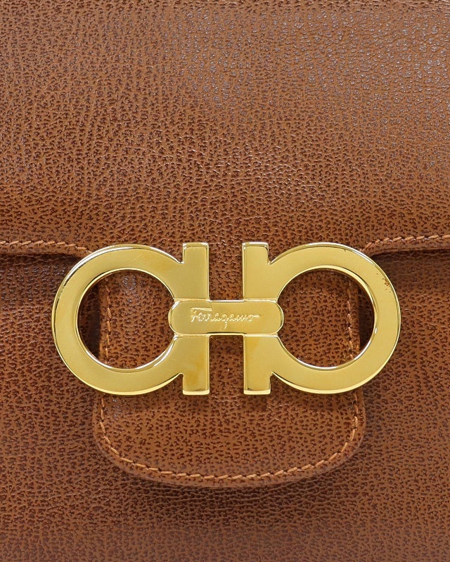 Ferragamo ガンチーニ金具レザーショルダーバッグ | Hedy