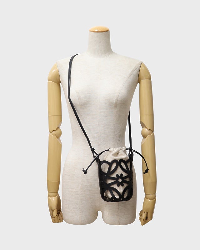 LOEWE アナグラム カットアウトポケットショルダーバッグ | Hedy