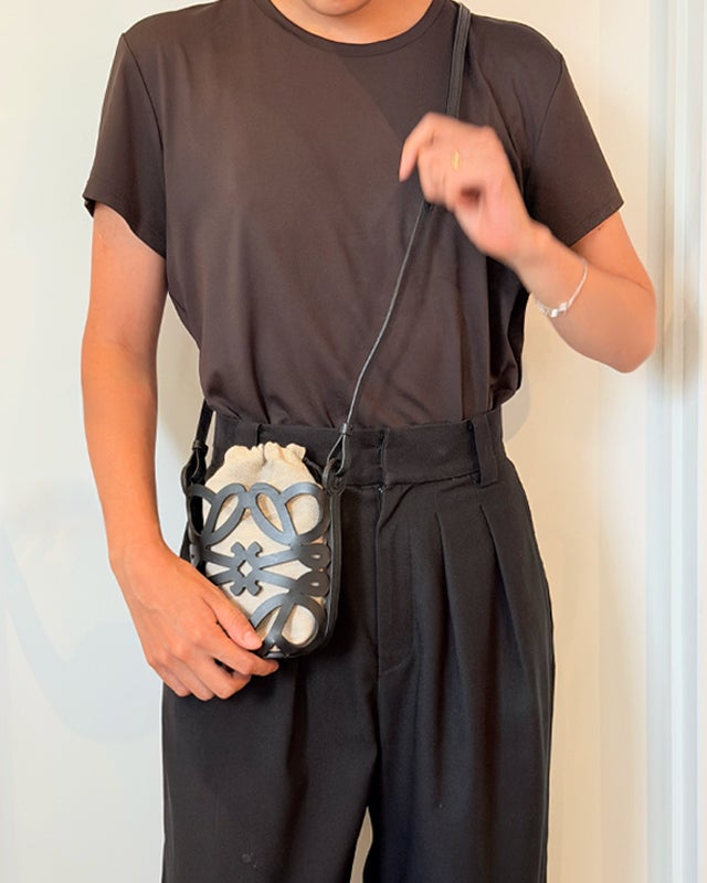 ロエベ　アナグラムカットアウトポケット　ショルダーバッグ LOEWE アナグラム カットアウトポケットショルダーバッグ | Hedy